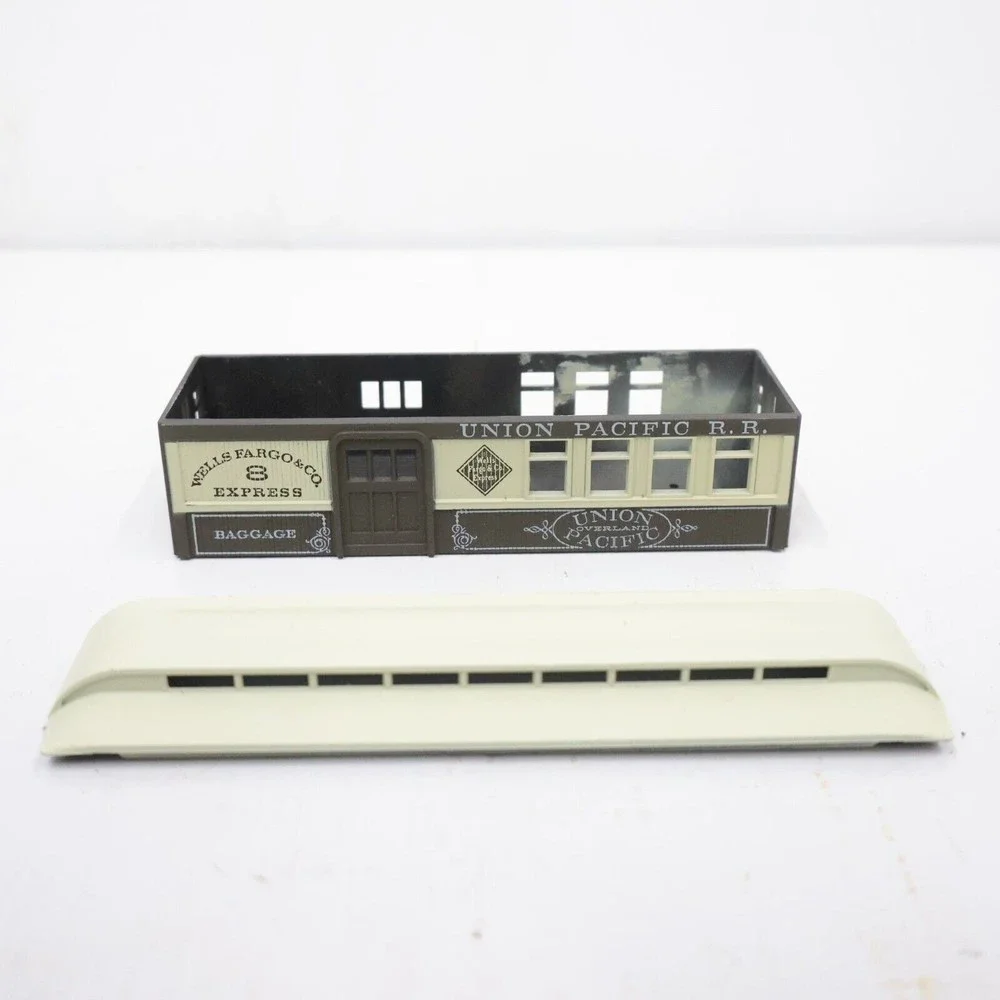 Roundhouse Products HO Scale Union Pacific Wells Fargo Express Baggage Car #8